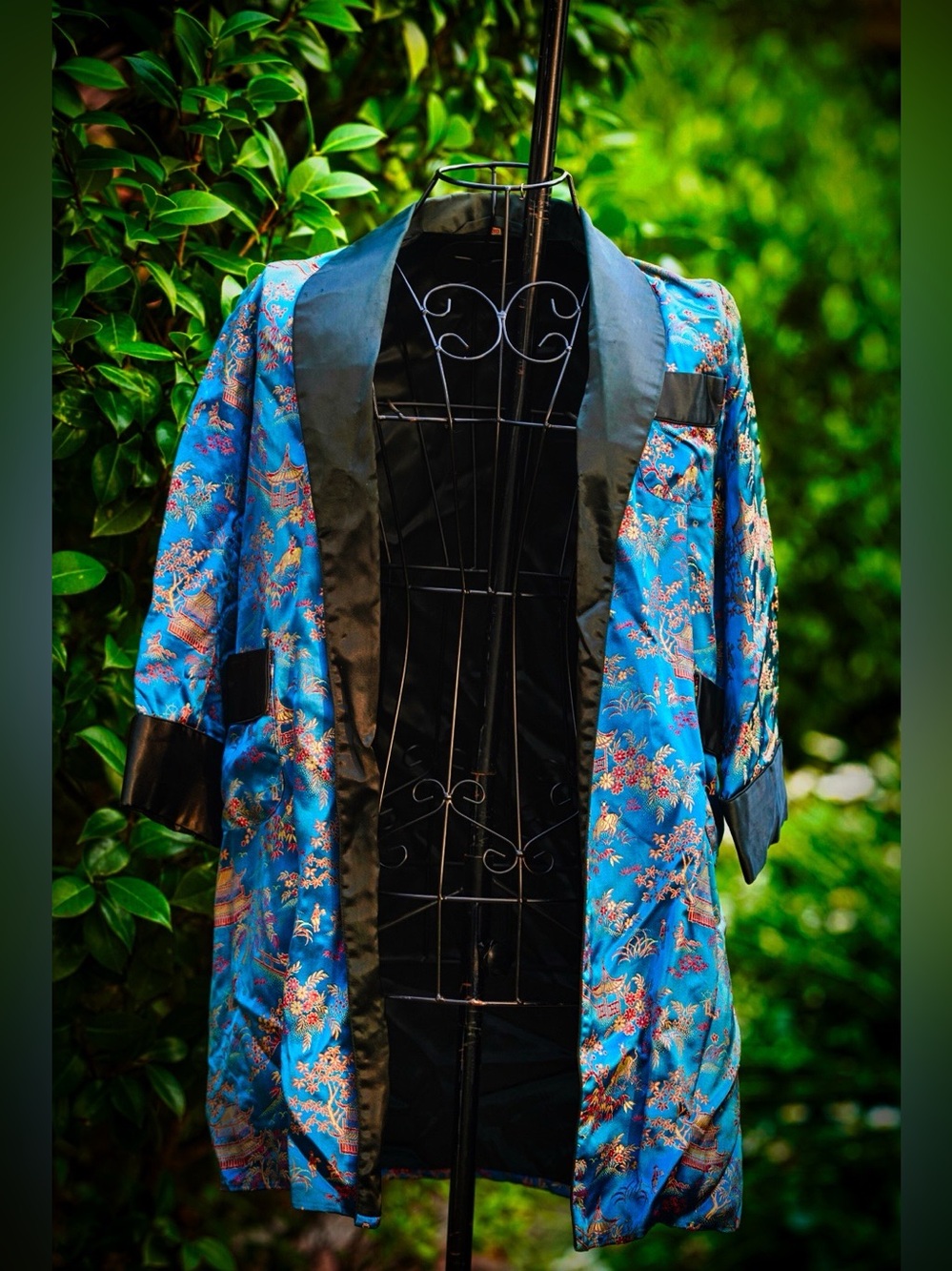 Vintage Blue Pagoda Floral Asian Robe Jacket Kimono Style Black Trim